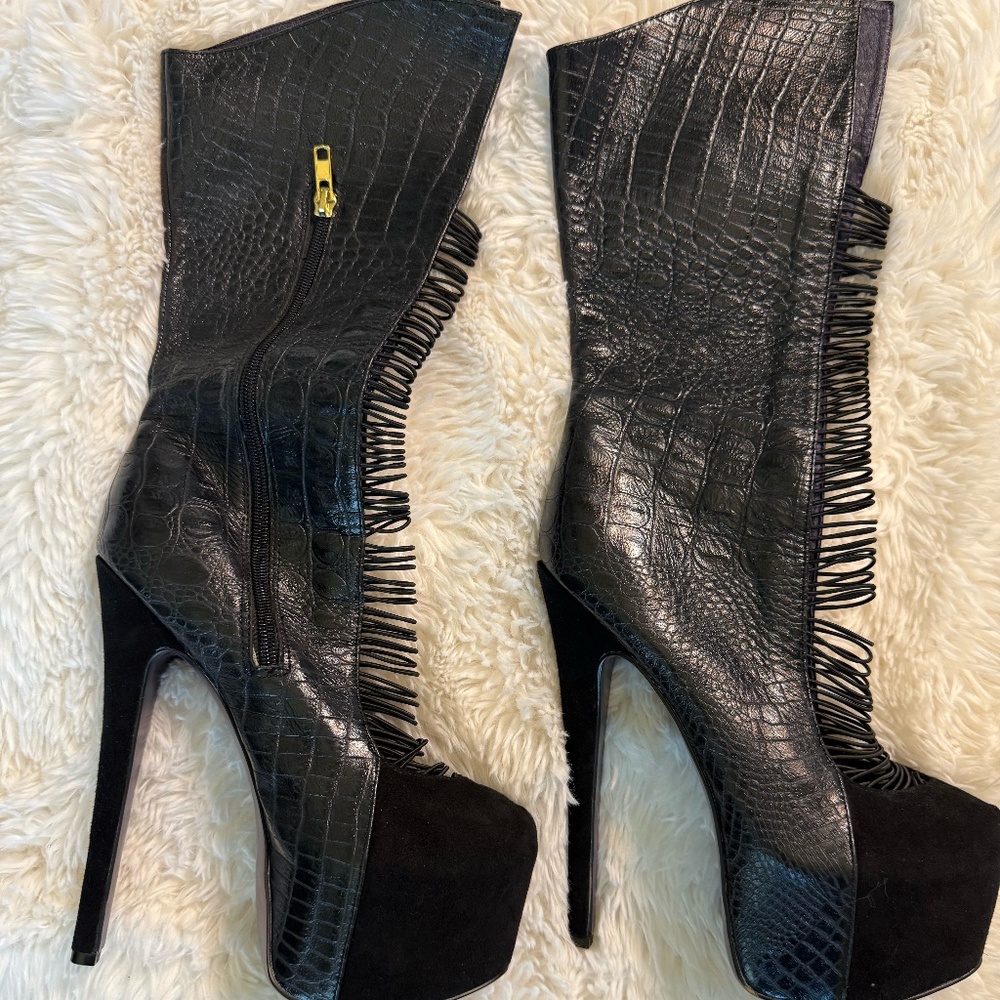 Black Croc-Embossed Thigh-High Platform Stiletto Boots with Caged Lace-Up Design - Picture 3 of 6